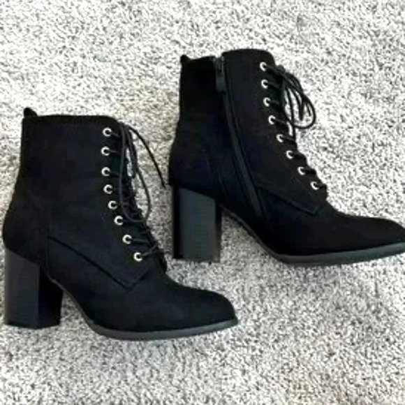 Journee Collection Women's Baylor Lace Up Bootie Size 8.5 Black - Picture 4 of 5